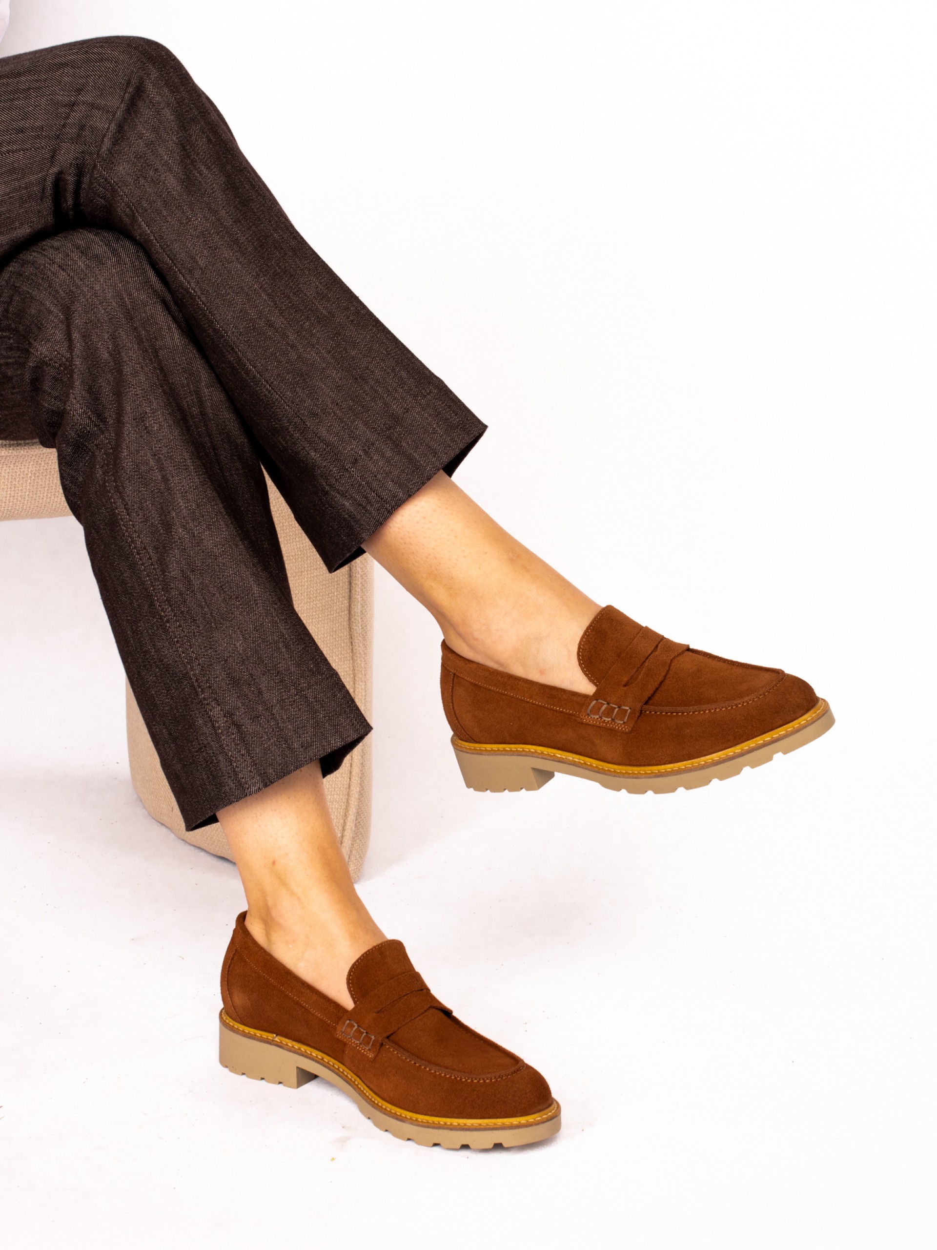 Sapato Lotus em Camurça