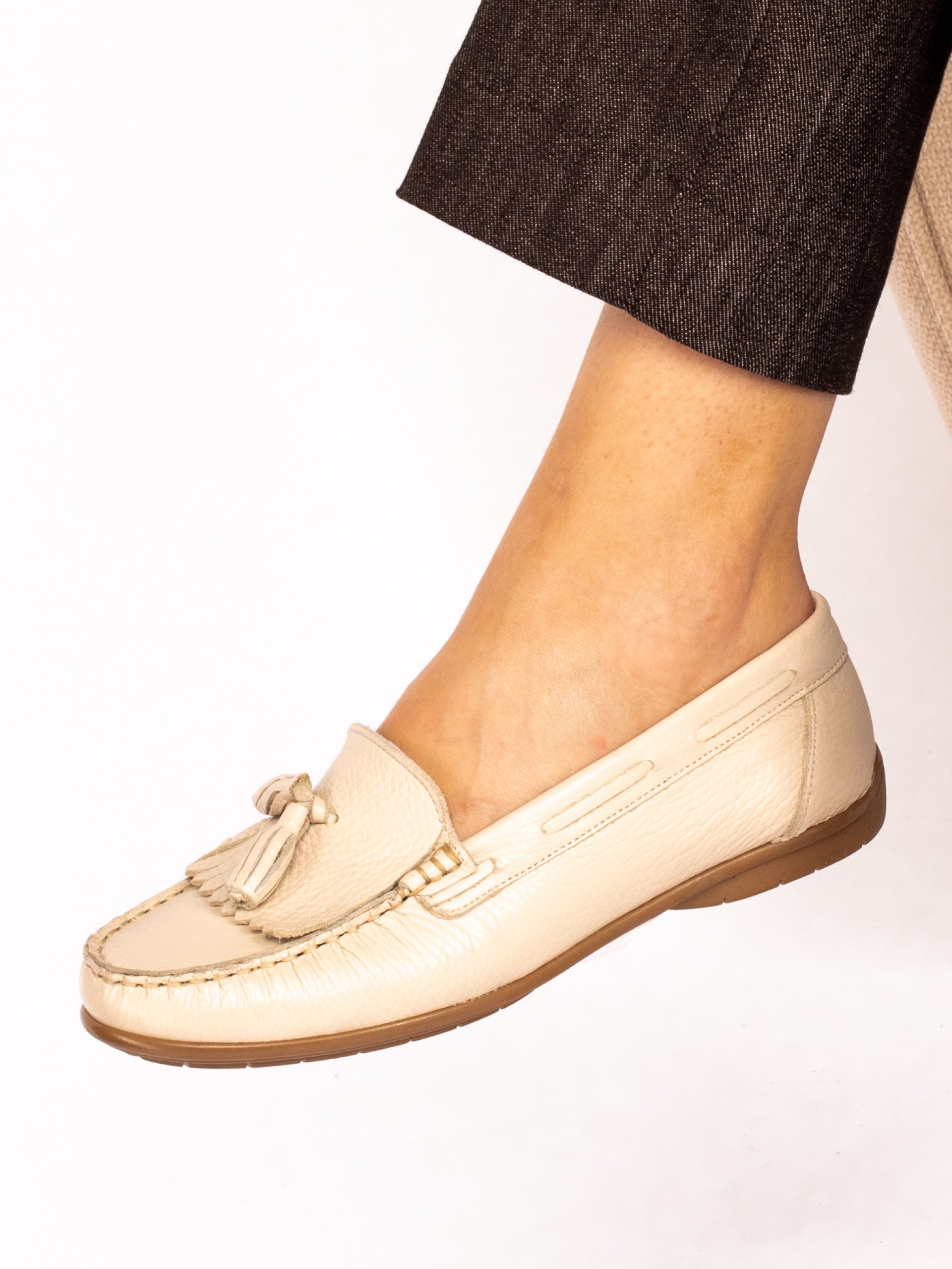 Classic leather moccasin with charms