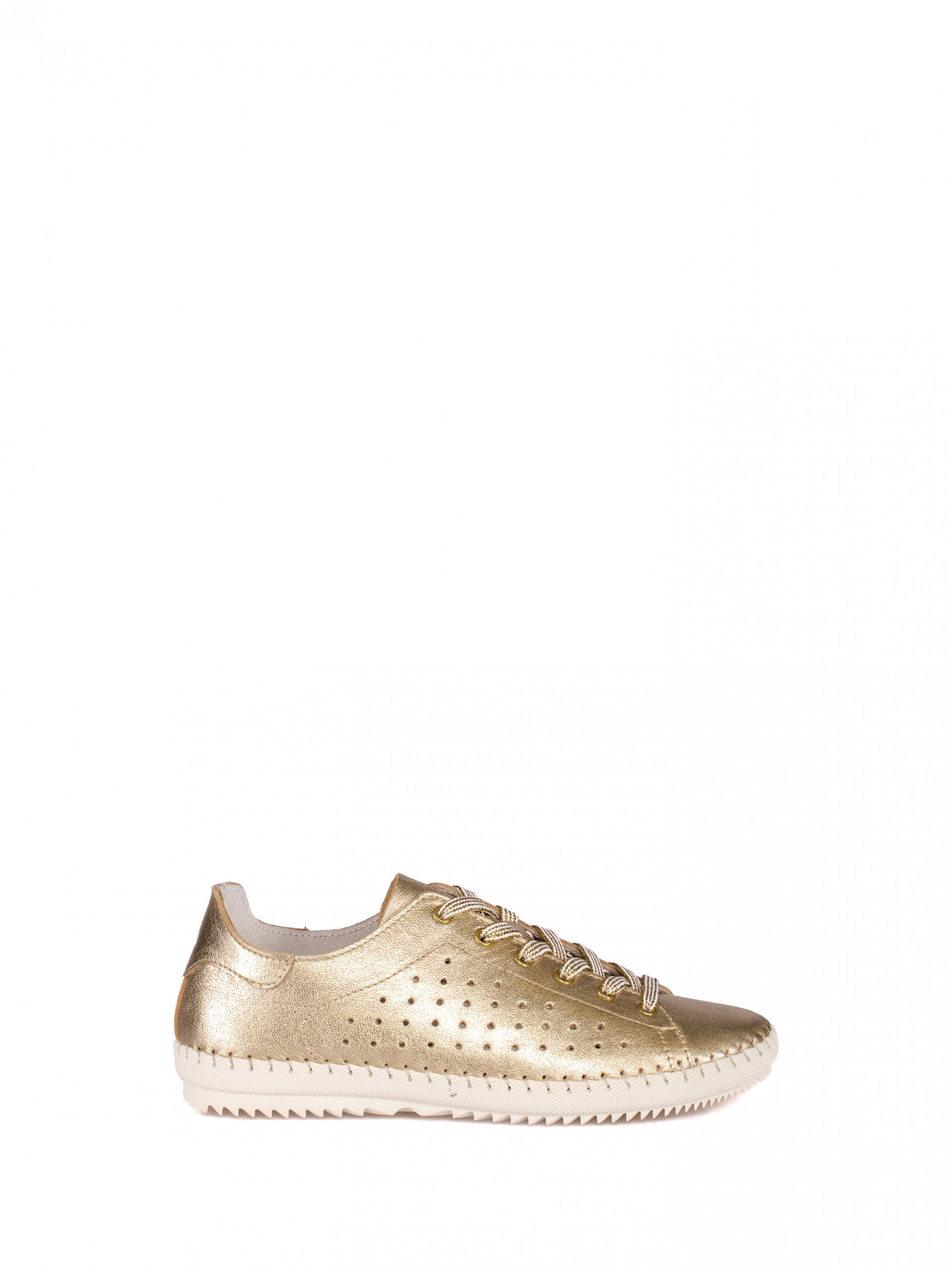 Sport Shoe in
Laminated Leather with
perforatio