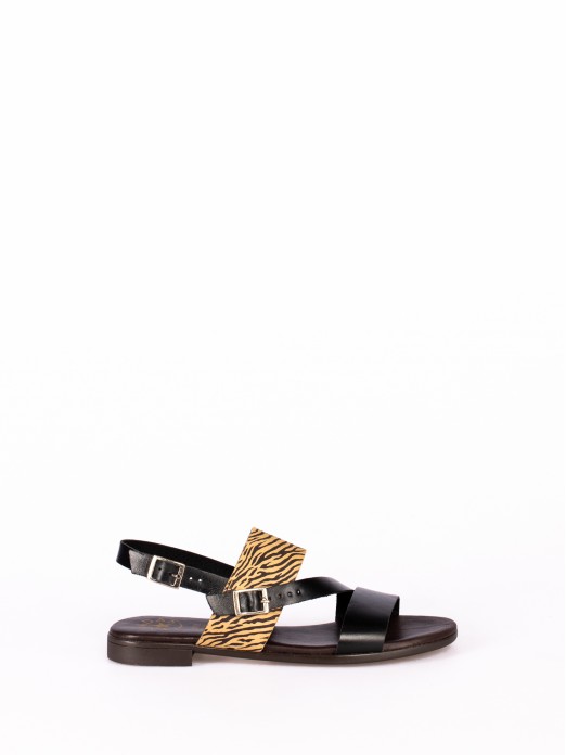 Sandlia Rasa em Pele e Camura Animal Print