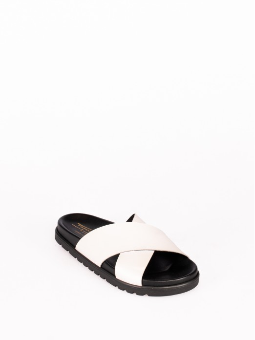 Chinelo Bio em Pele com tiras traadas