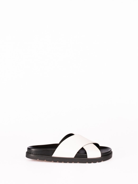 Chinelo Bio em Pele com tiras traadas