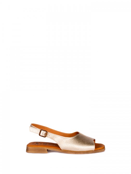 Flat Sandal in Leather