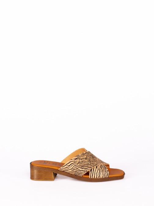 Chinela de Salto em  Animal Print