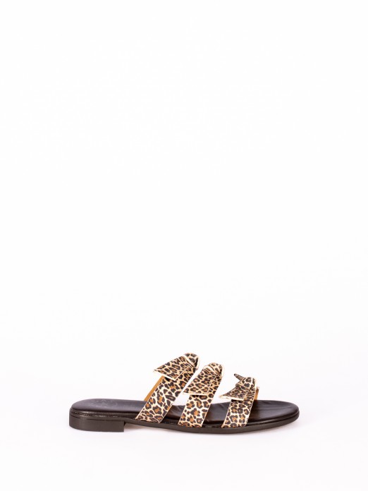Chinela em Camura Animal Print  Detalhe de Lao