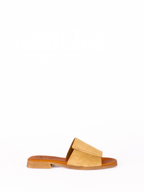 Wide Suede Upper Slipper