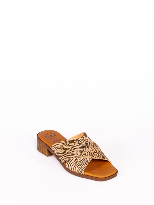 Chinela de Salto em  Animal Print