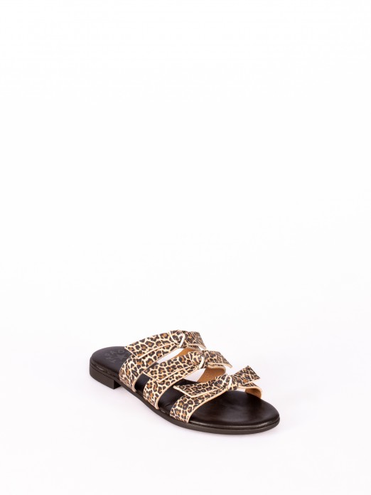Chinela em Camura Animal Print  Detalhe de Lao