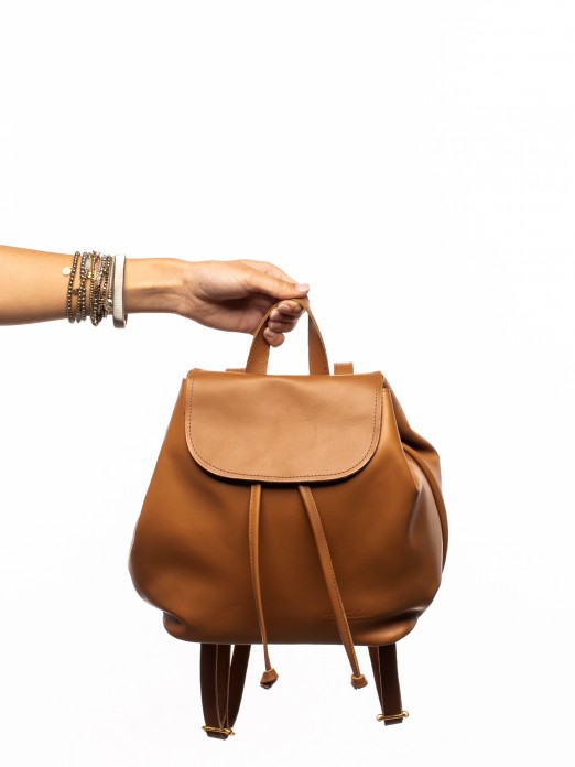 MOCHILA PEQUENA EM PELE
