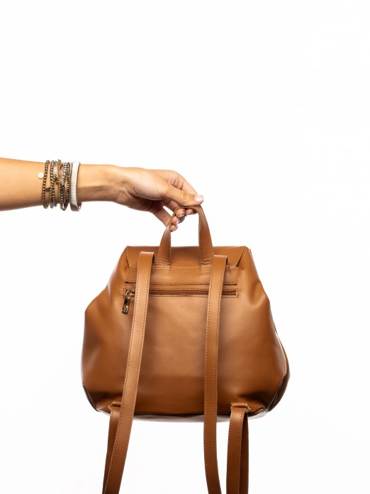 MOCHILA PEQUENA EM PELE