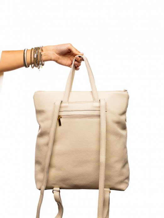 MOCHILA EM PELE COM BOLSO DE PLO