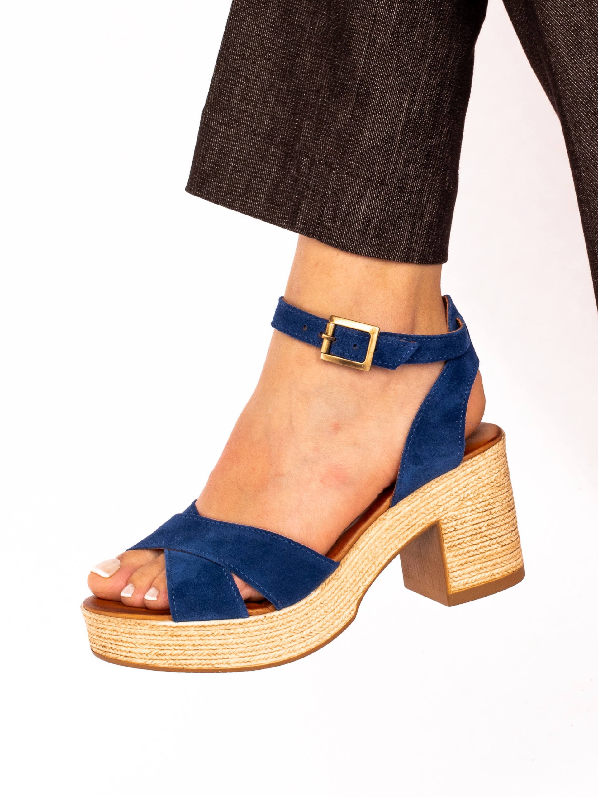 Sandália de Salto Cruzada em Camurça