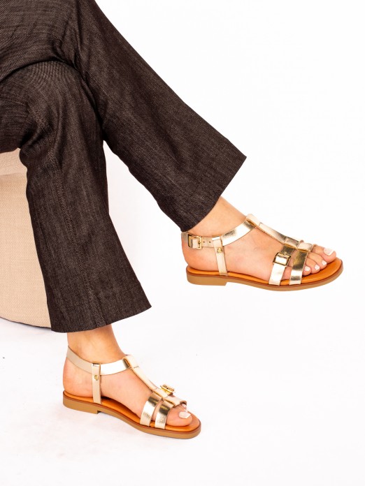 Sandlias com Fivela em Pele