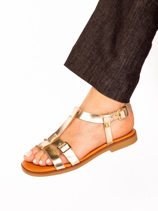 Sandlias com Fivela em Pele