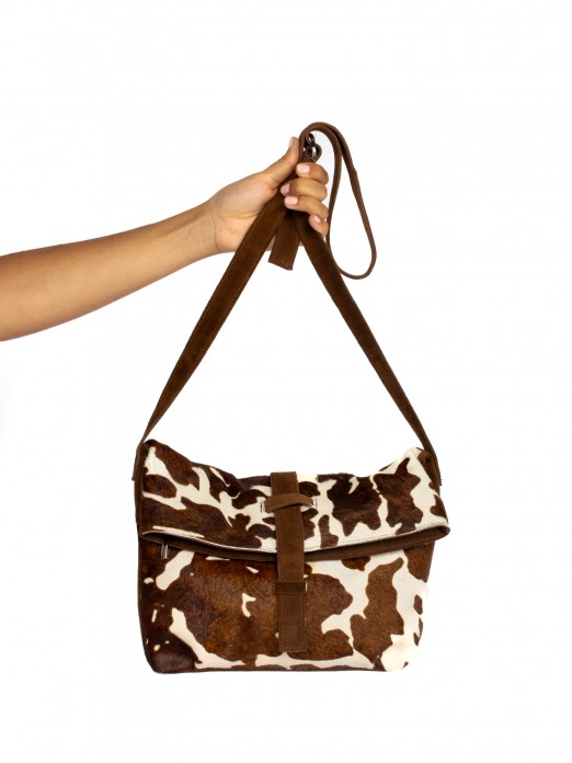 Mala a Tiracolo em camurça
e Pêlo Mala a Tiracolo em camurça
e Pêlo