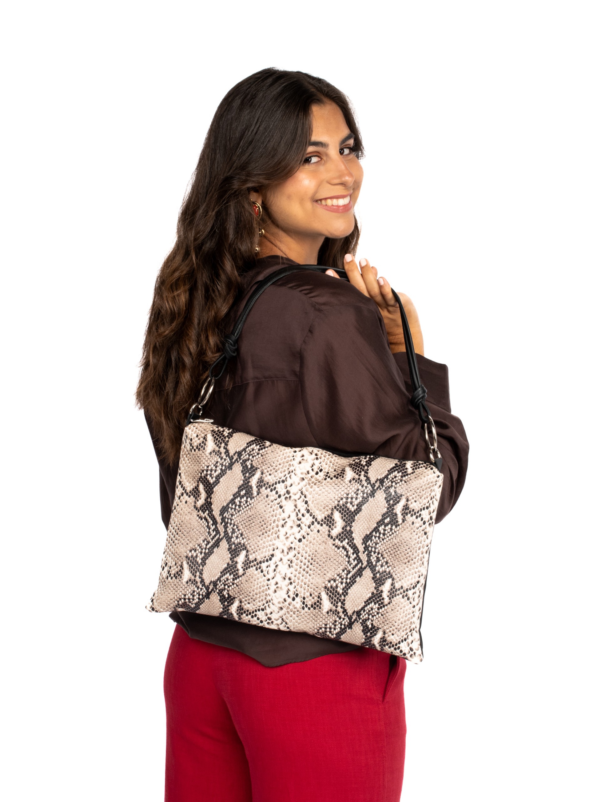 Mala de ombro em pele com animal print com argolas