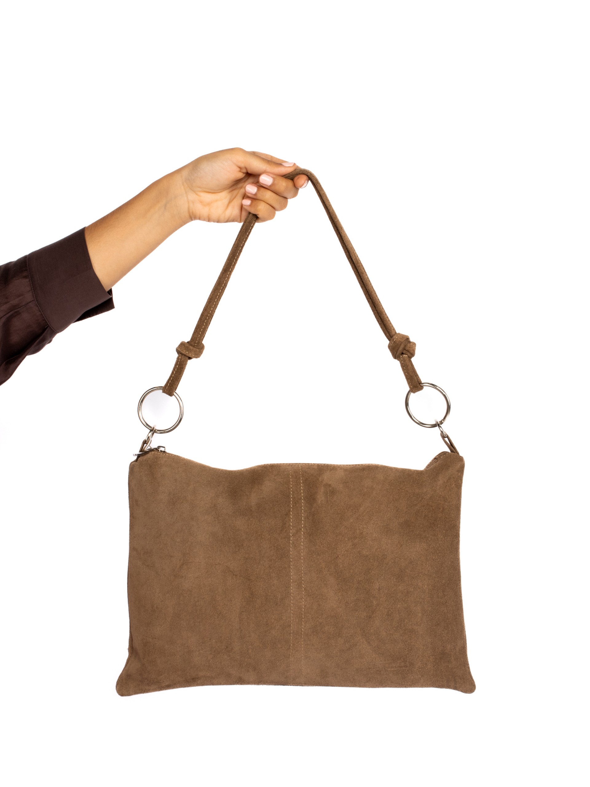 Mala de ombro em camurça com argolas metálicas