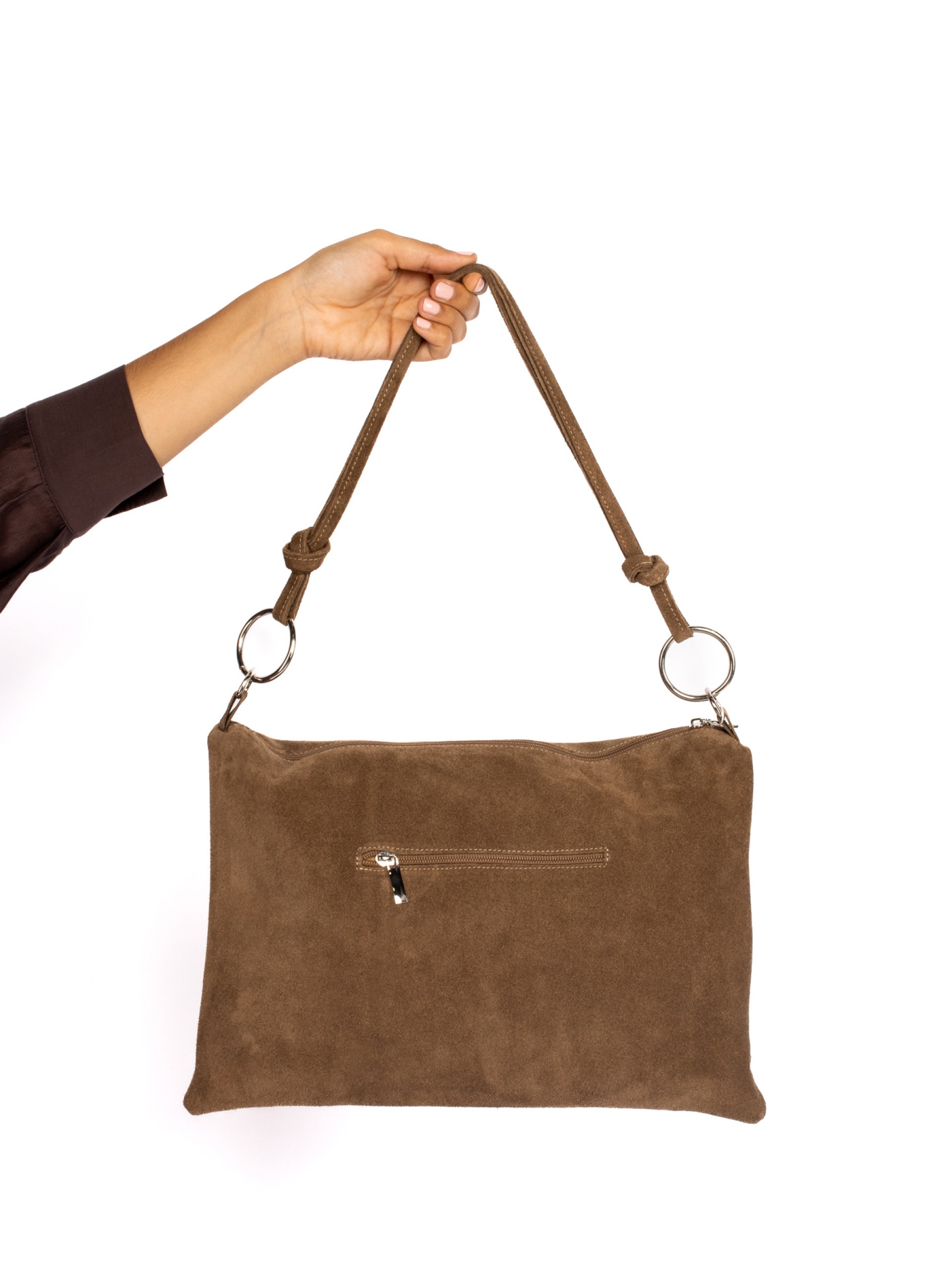 Mala de ombro em camurça com argolas metálicas