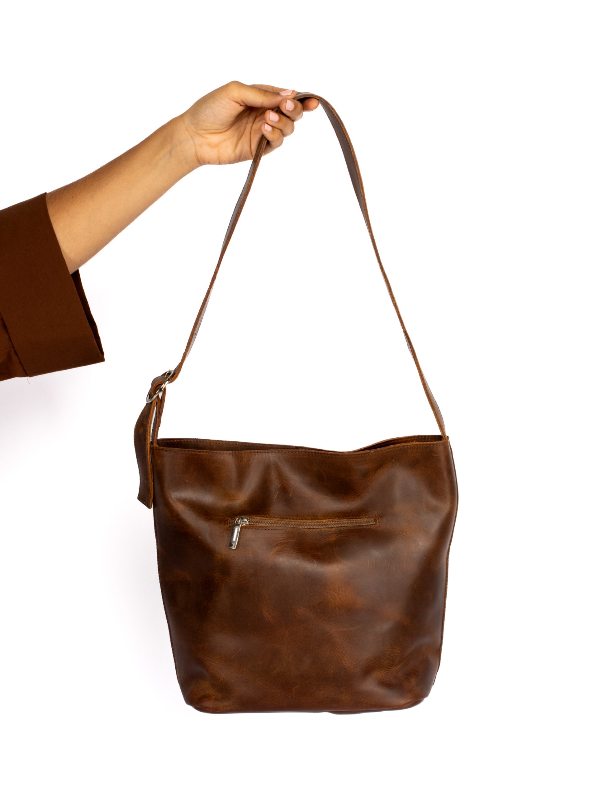 SACO TIRACOLO EM PELE ENRUGADA