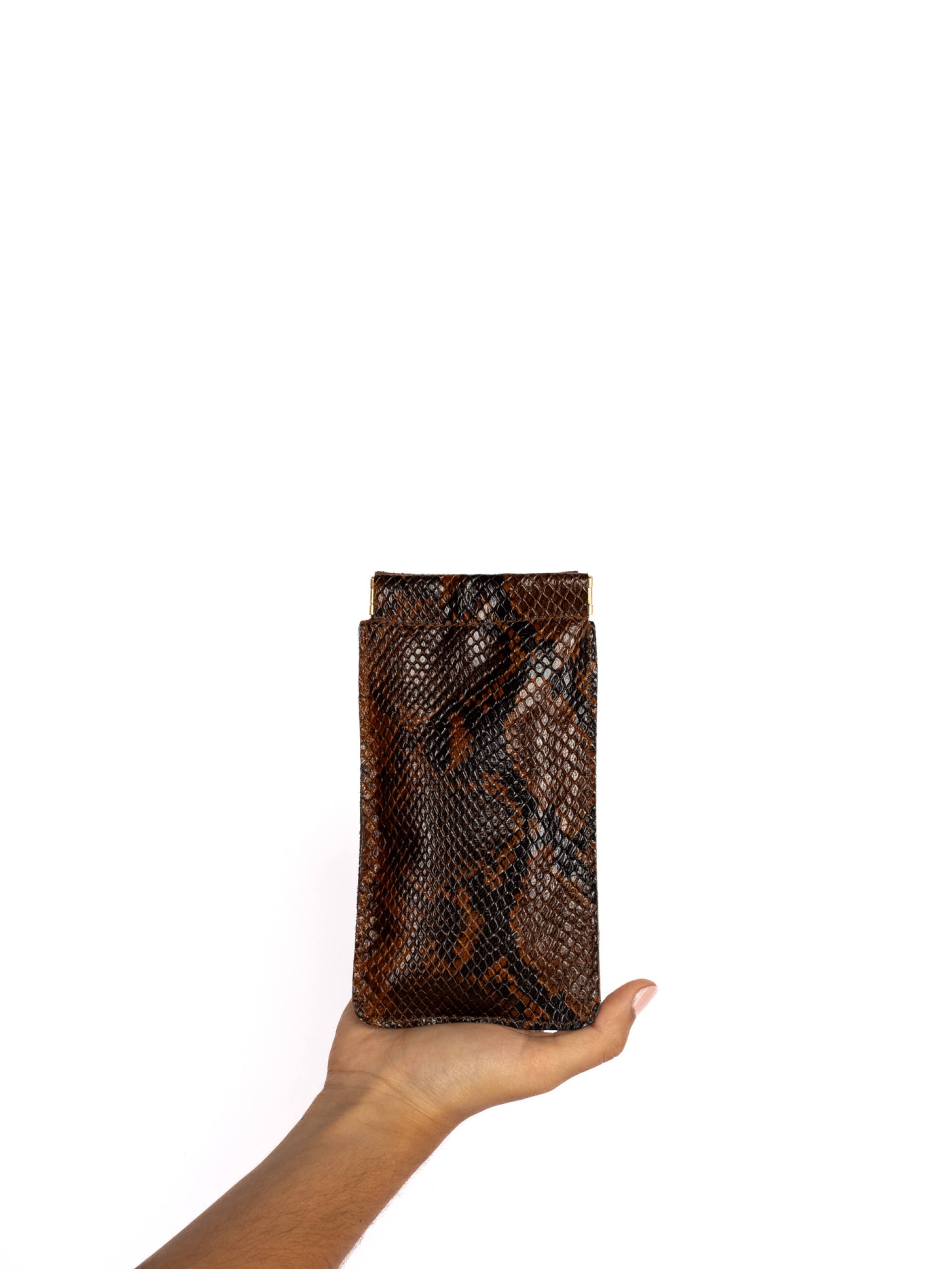 Bolsa de óculos em camurça e animal print