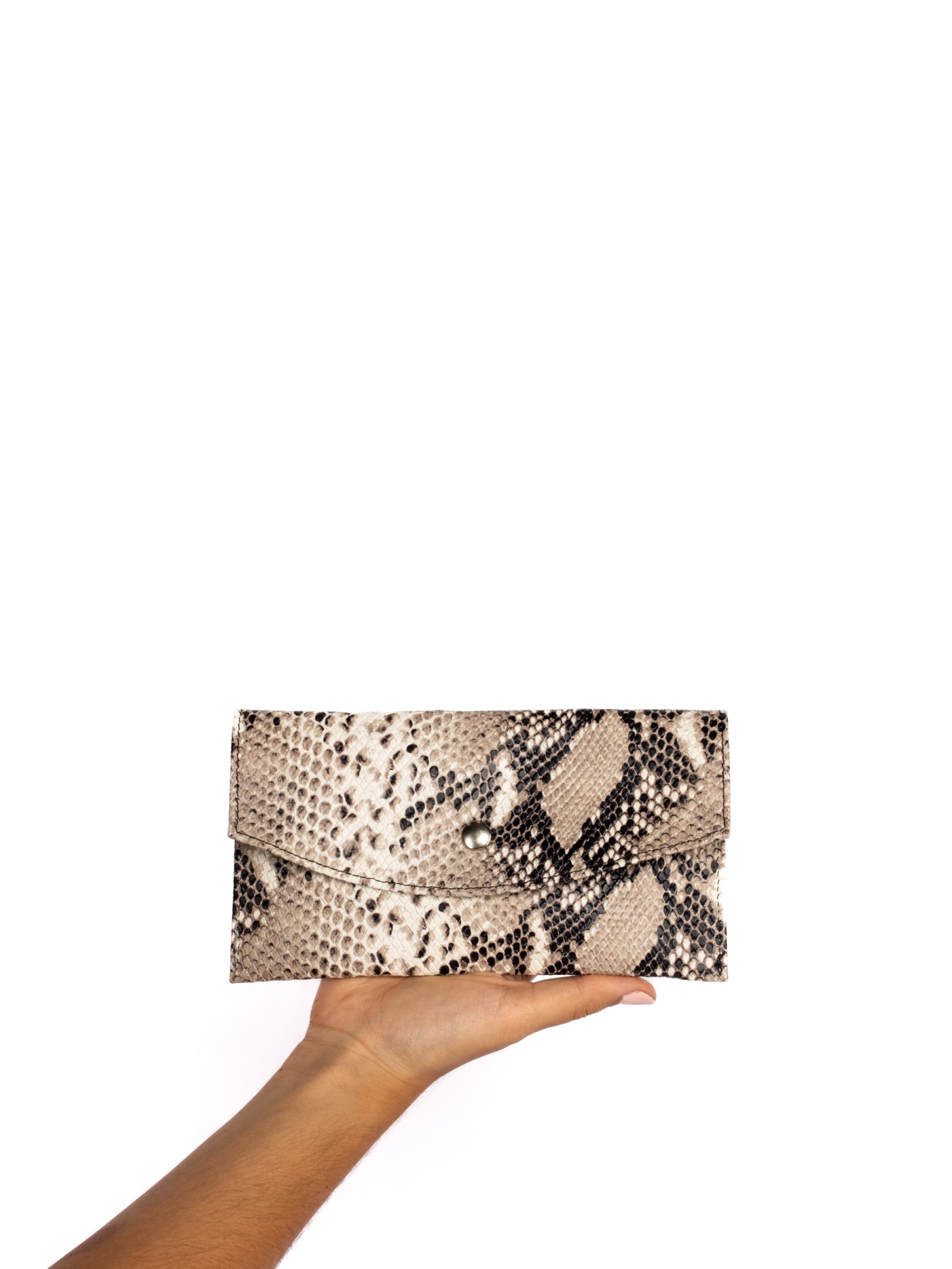 Carteira grande em pele e animal print