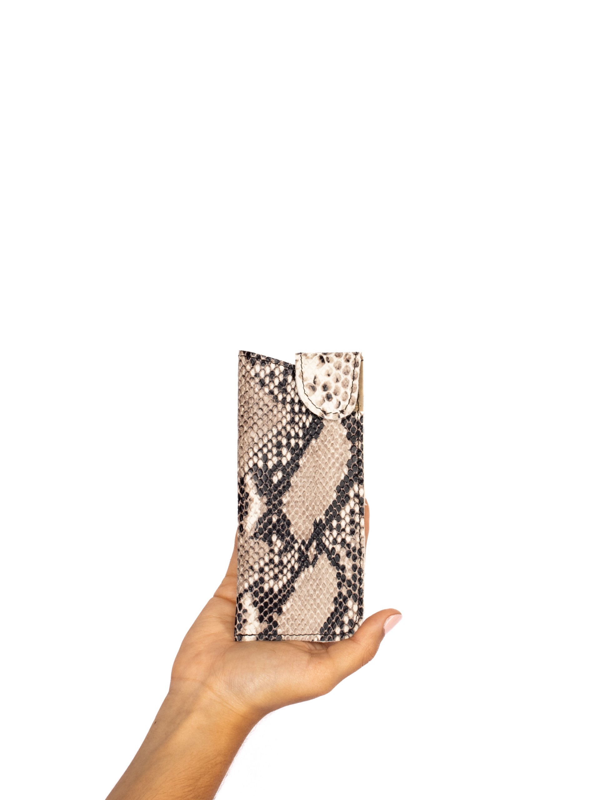 PORTA OCULOS EM PELE ANIMAL PRINT