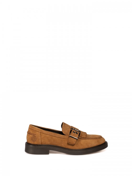 Suede moccasin with fringe