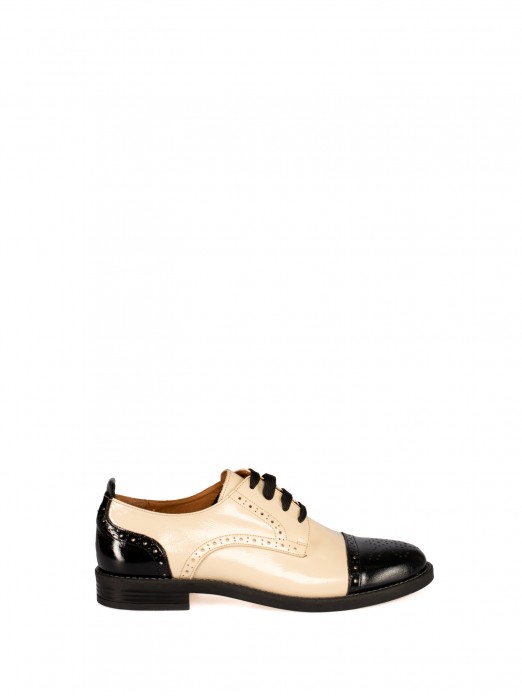 Sapato Oxford Atacadores em verniz