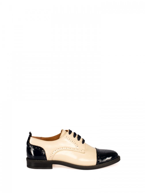 Sapato Oxford Atacadores em verniz