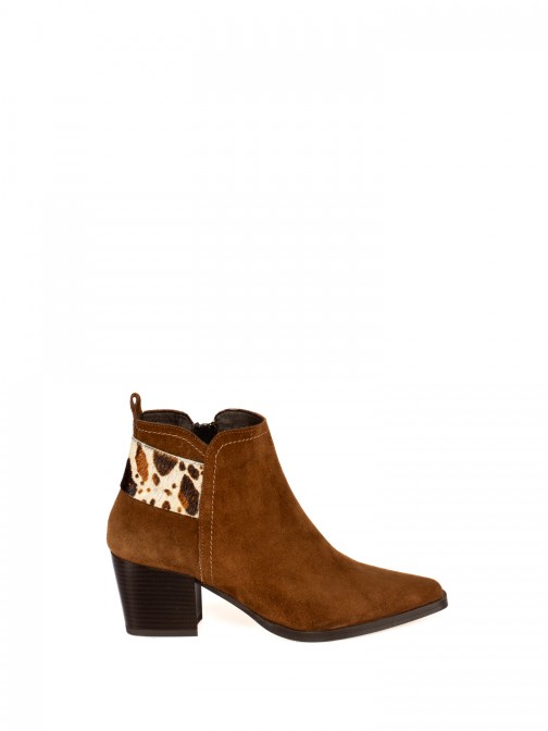Suede ankle boots with fur strap