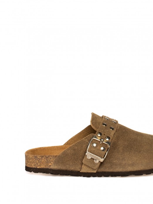 Clogs em Camura com tachas