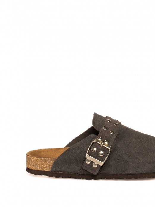 Clogs em Camura com tachas