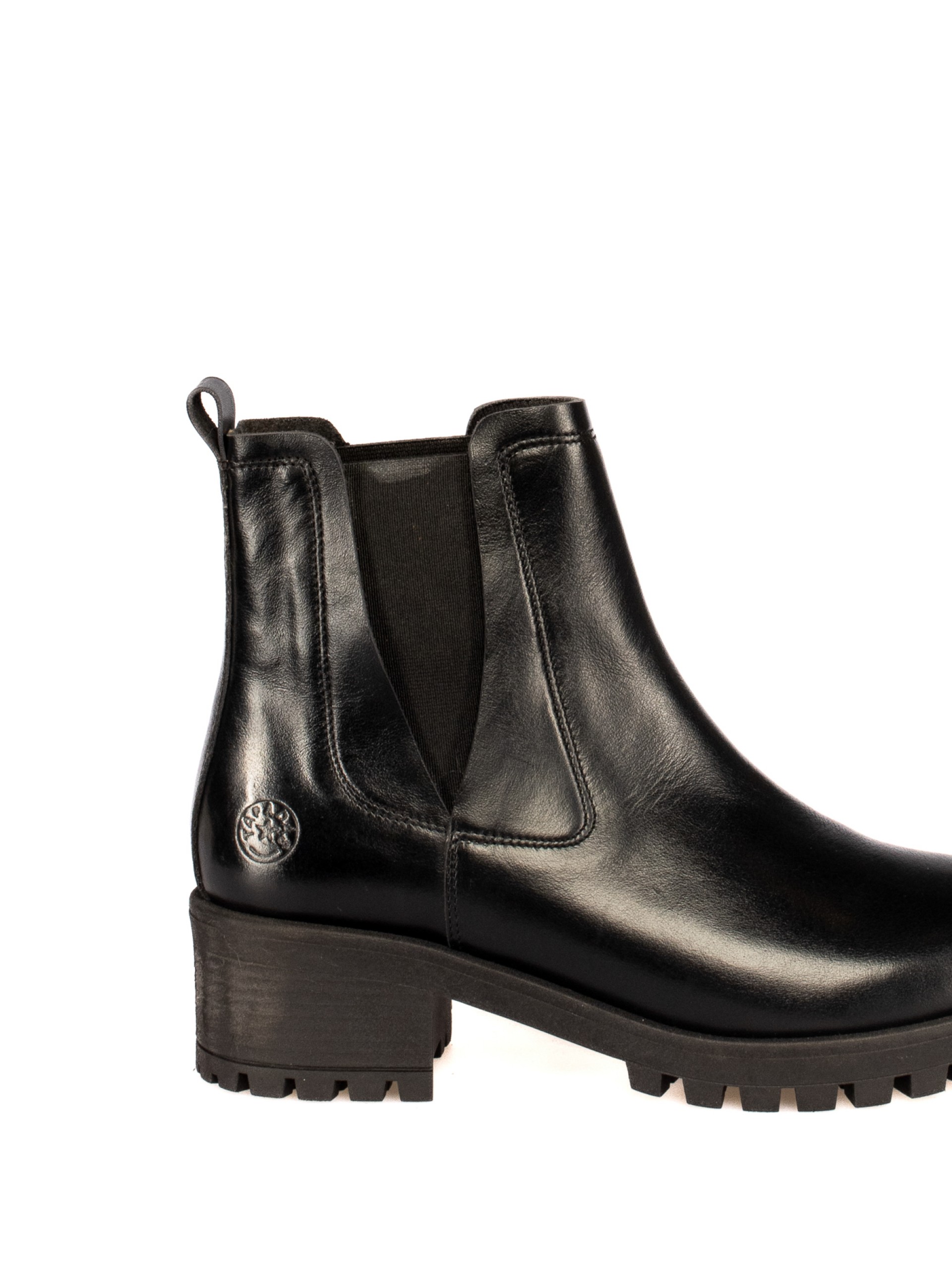 Leather ankle boots with
structured sole