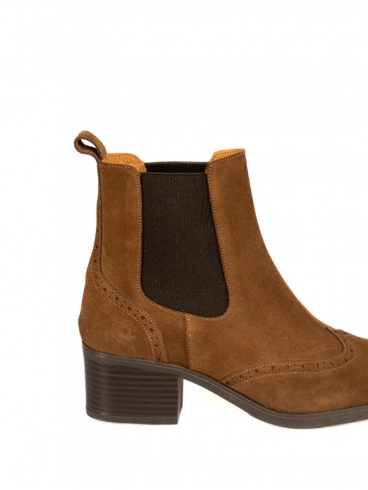Suede Ankle Boots with Covered Elastic Suede Ankle Boots with Covered Elastic