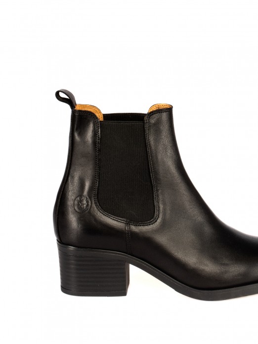 Leather Boot with Heel and Elastic Leather Boot with Heel and Elastic