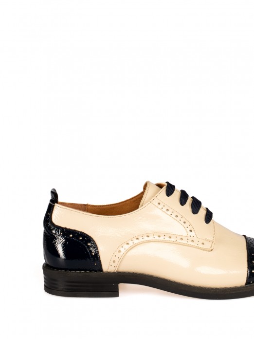 Sapato Oxford Atacadores em verniz