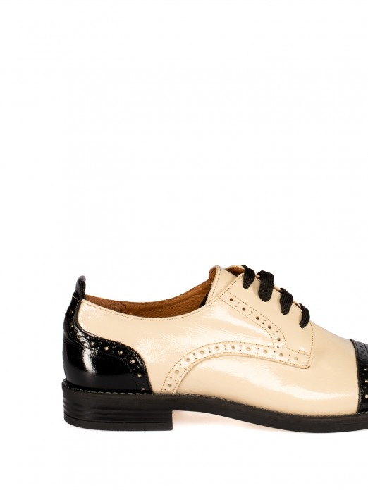 Sapato Oxford Atacadores em verniz