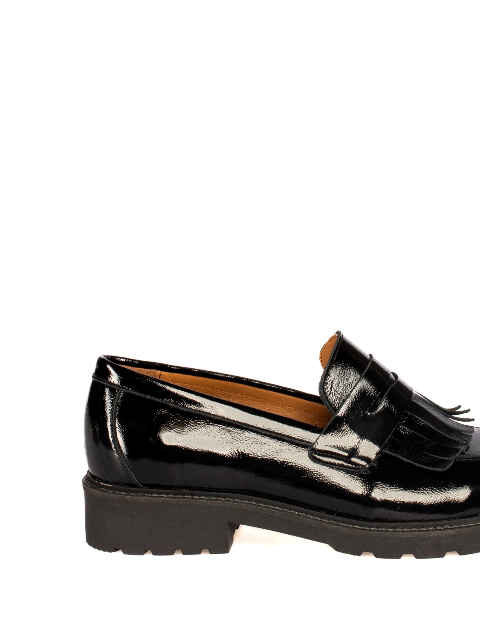 Patent-leather fringe shoe