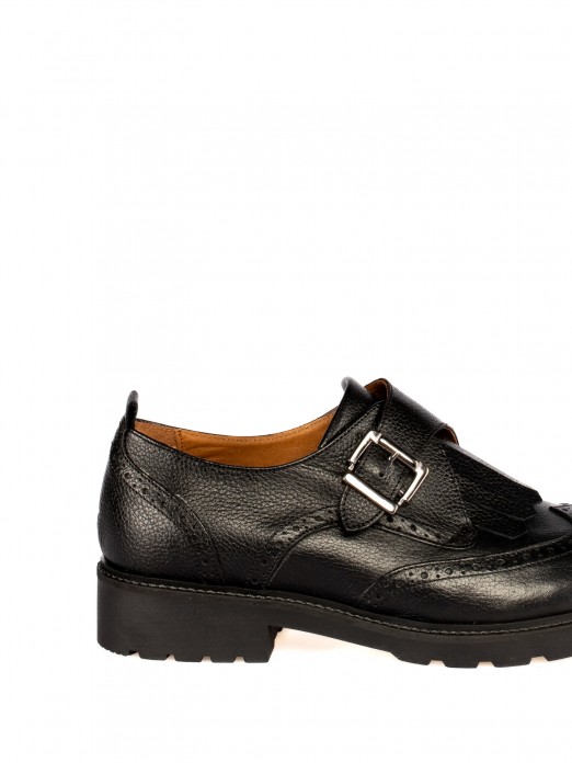 Sapato Oxford com Fivela em Pele