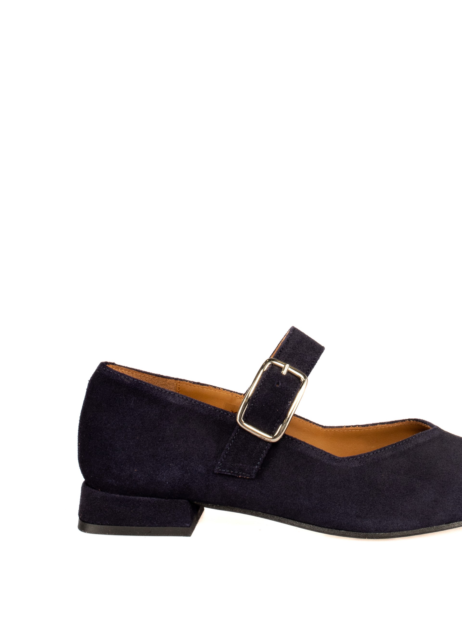 Suede buckle shoe
