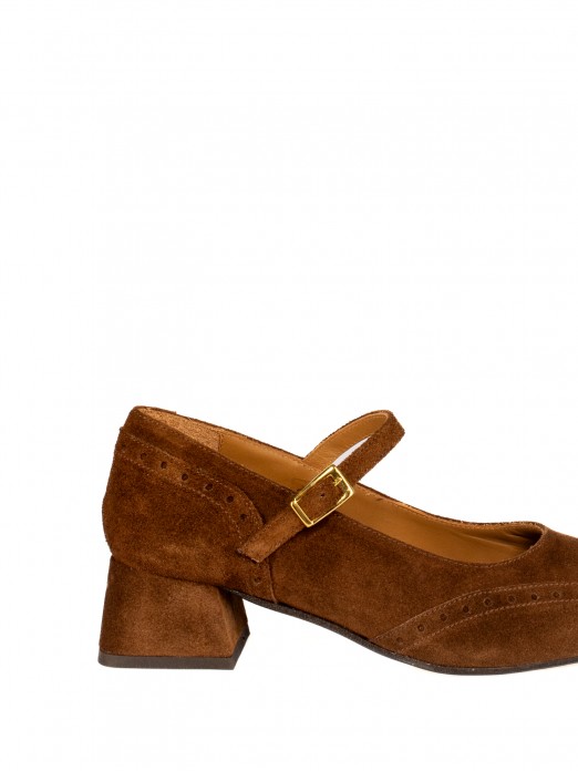 Suede Mid-Heel Shoe with
 English Perforation