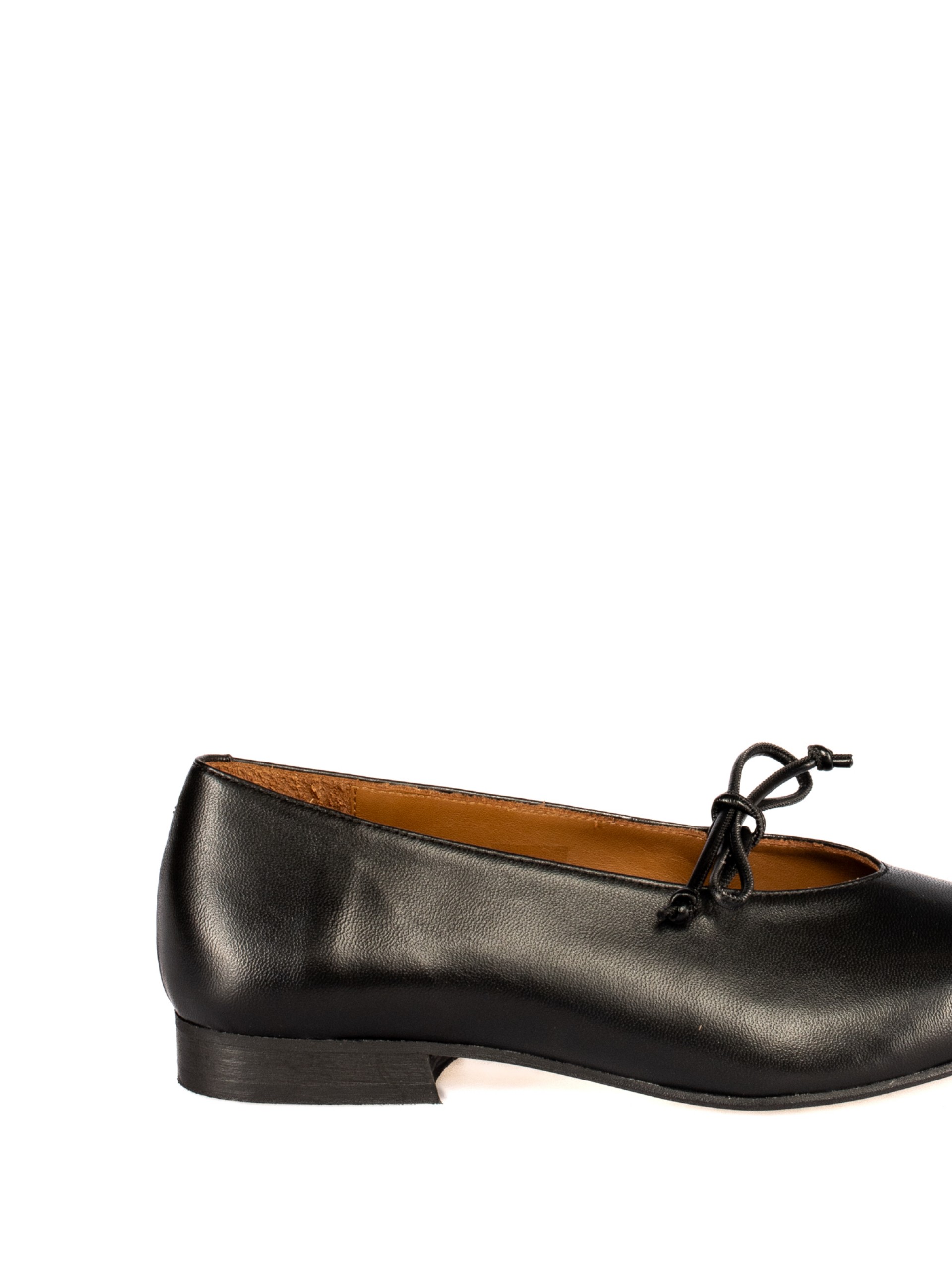 Leather shoe with lace detail