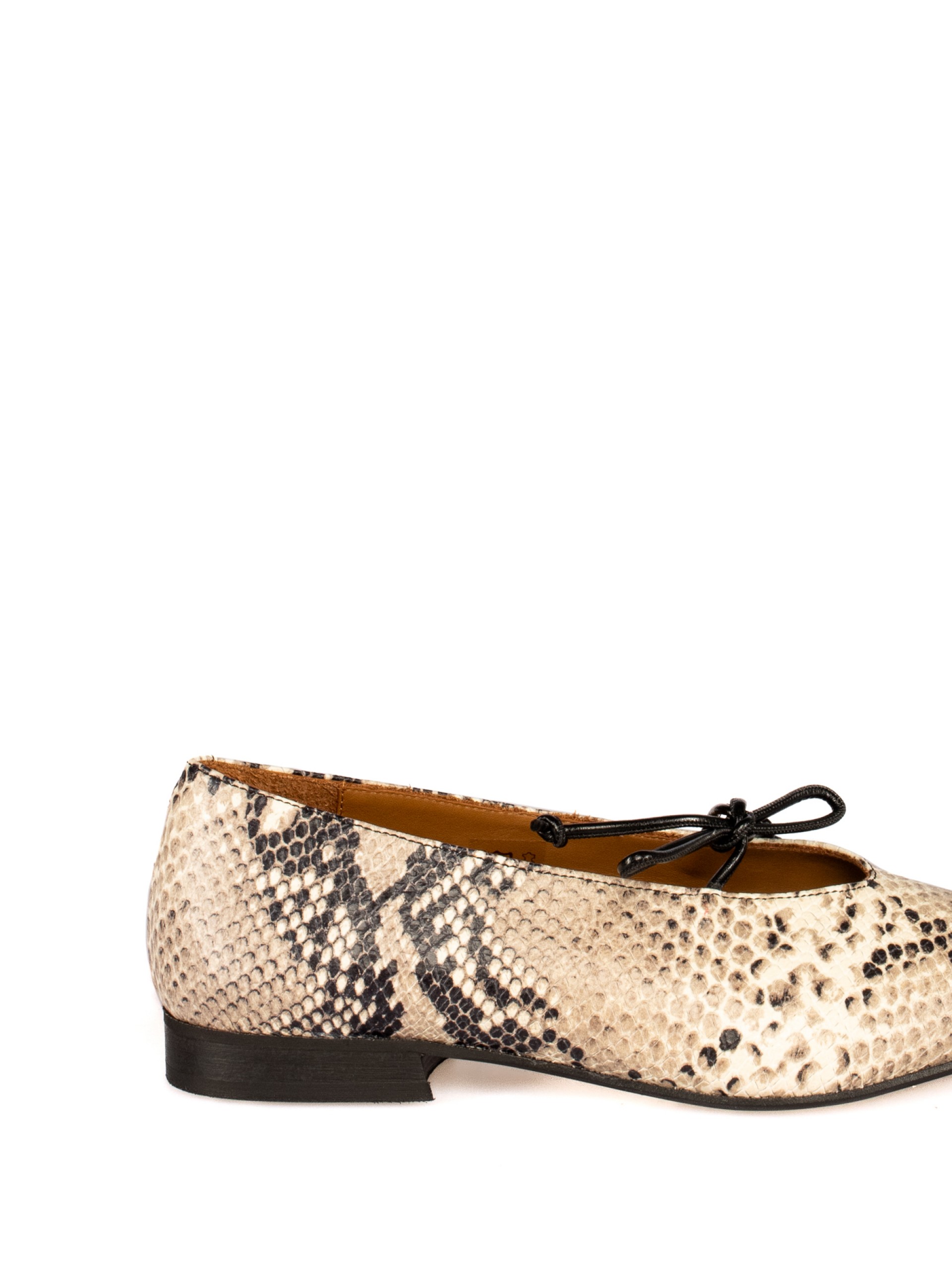 Animal print leather shoes