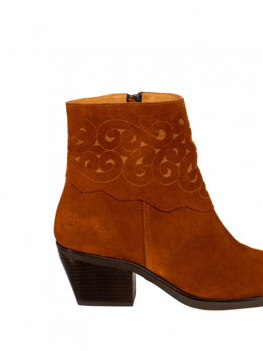 Botim em Camura com Gola