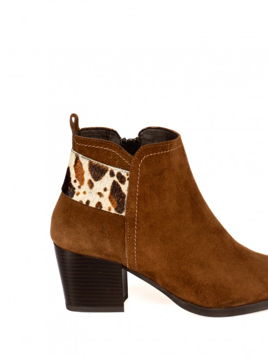 Suede ankle boots with fur strap