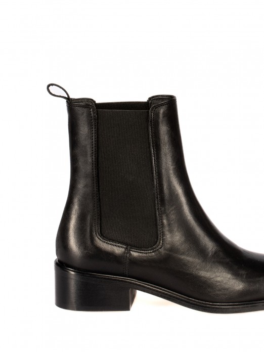 Bota com Elsticos em Pele