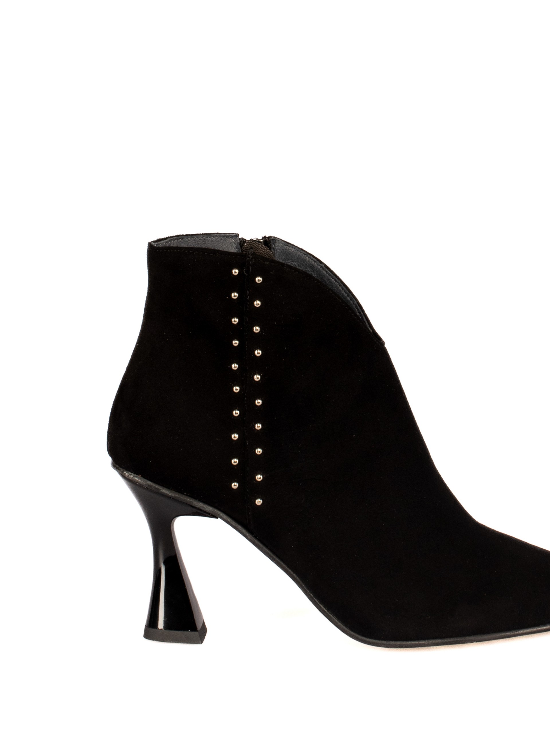 Botim de Salto Alto em Camurça com tachas