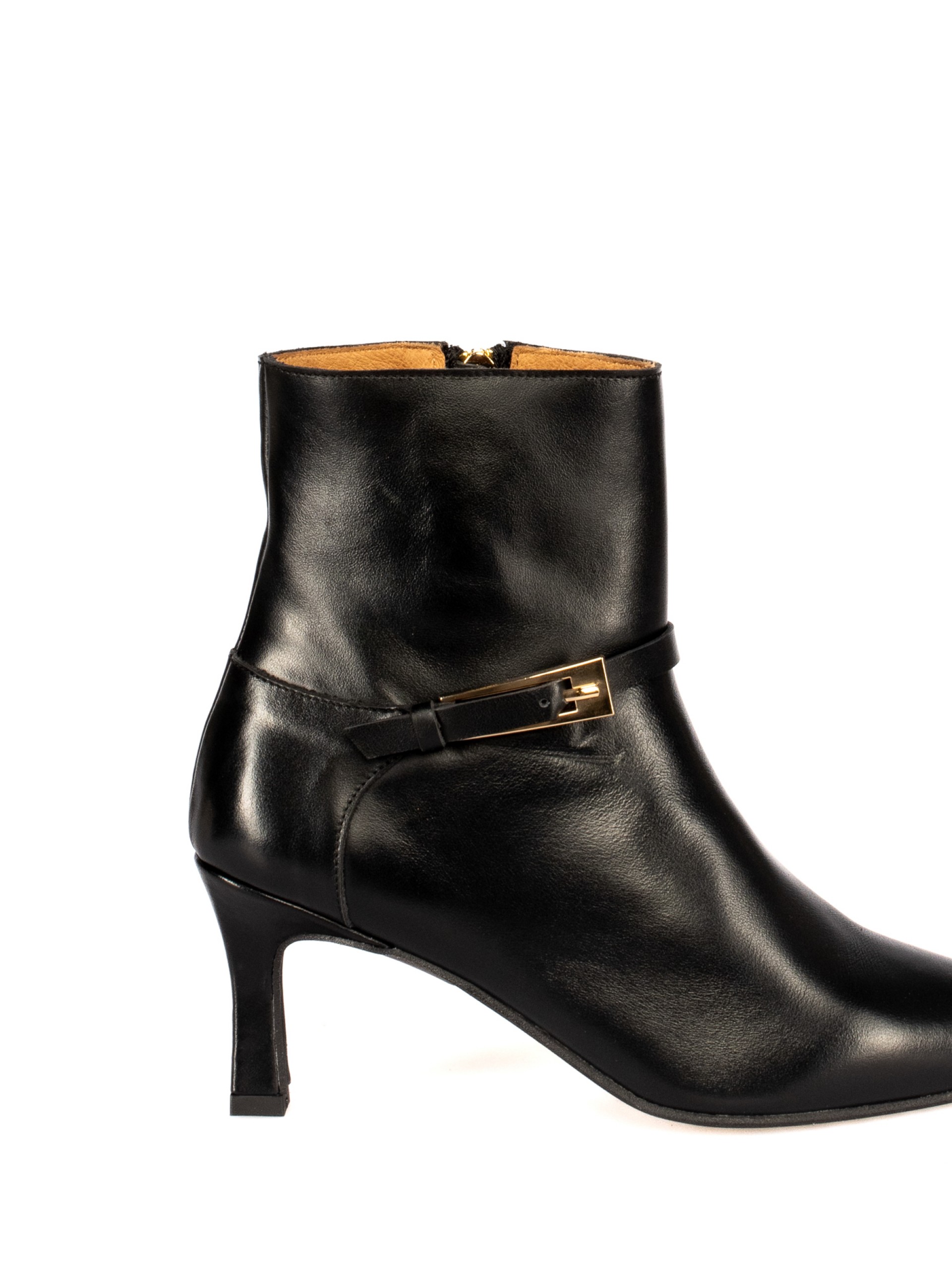 Botim em Pele com detalhe
de fivela