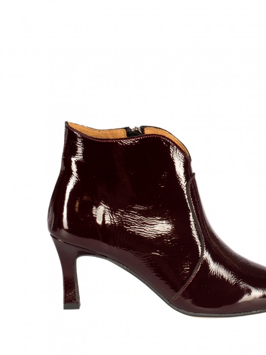 Botim de Salto Fino em Verniz Botim de Salto Fino em Verniz