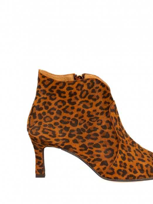 Botim de Salto Fino em Camura Animal Print